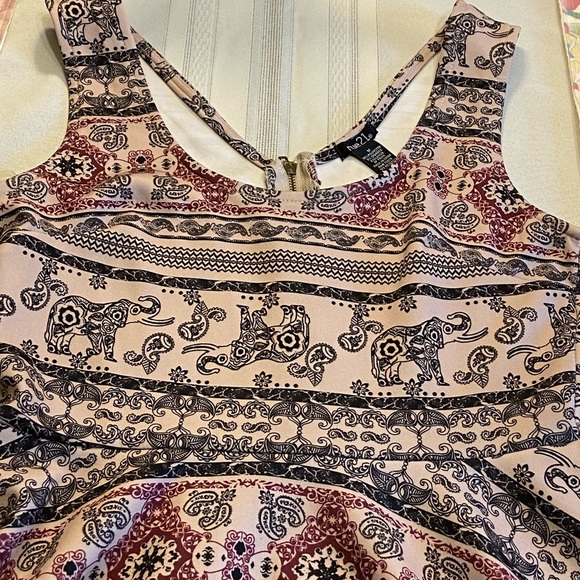 ⚡️FLASH Sale⏱️ Women’s Rue21 Elephant Pattern Dress with Wide Sleeves - Picture 3 of 12